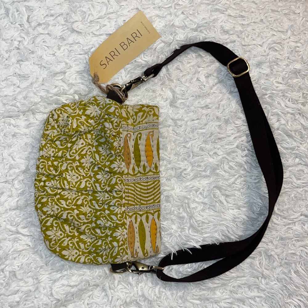 Colors are light green, tan/white, and orange! Straps are a very dark brown!